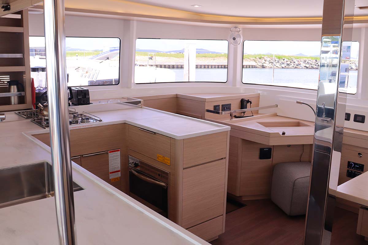Lagoon 46 - 4 + 2 cab. — photo 13