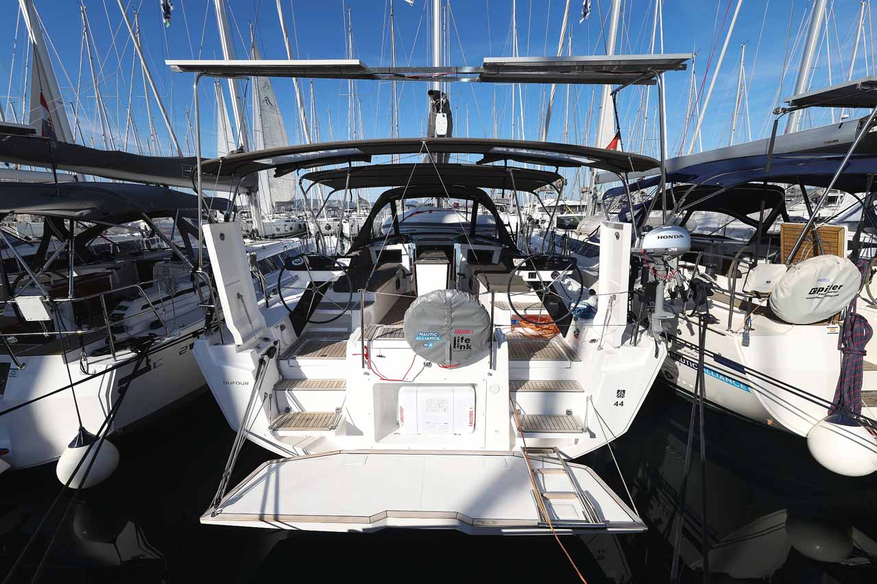 Dufour 44 - 3 cab. — photo 1