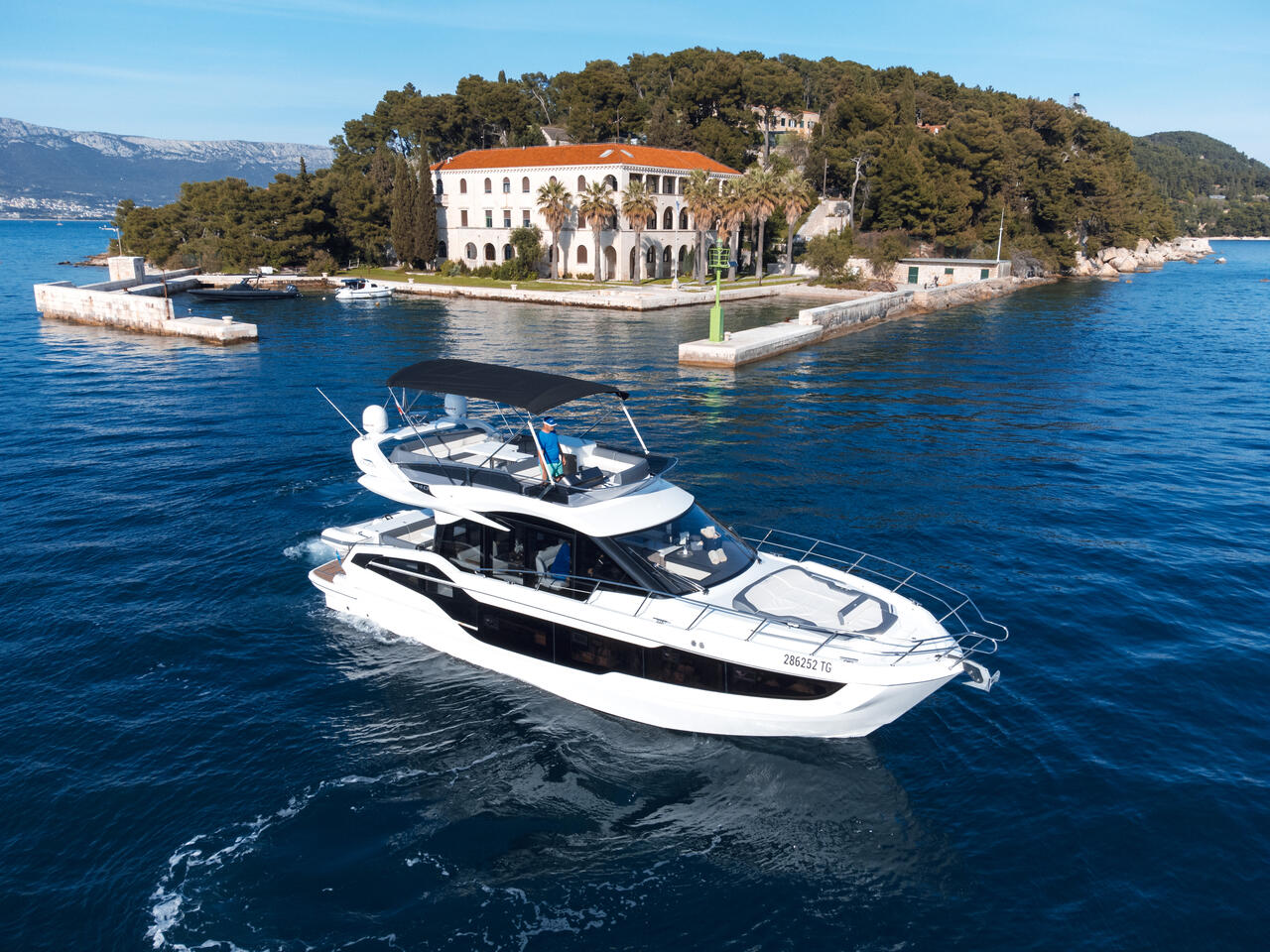 Galeon 440 Fly (Diesel) — photo 9