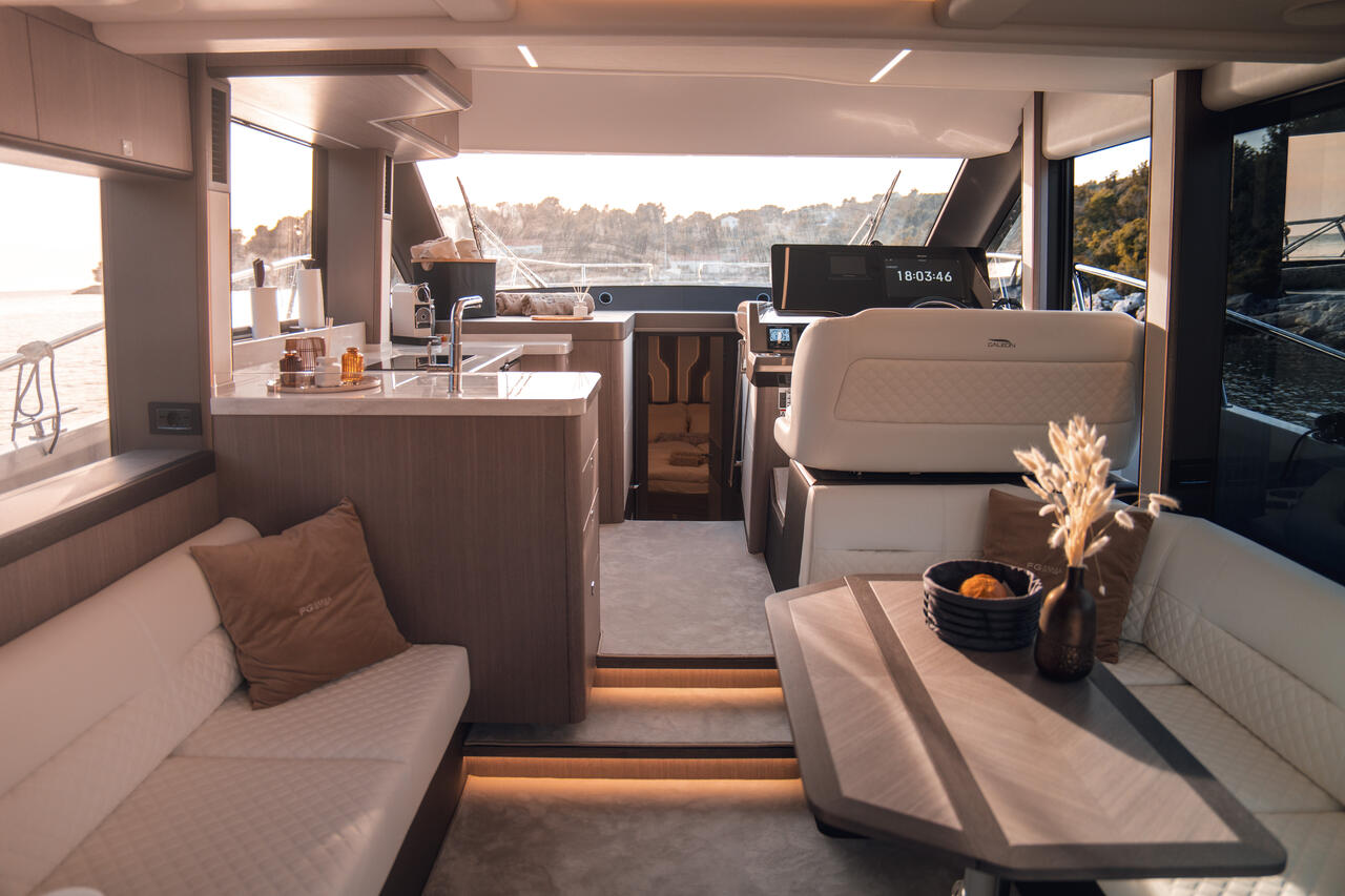 Galeon 440 Fly (Diesel) — photo 18