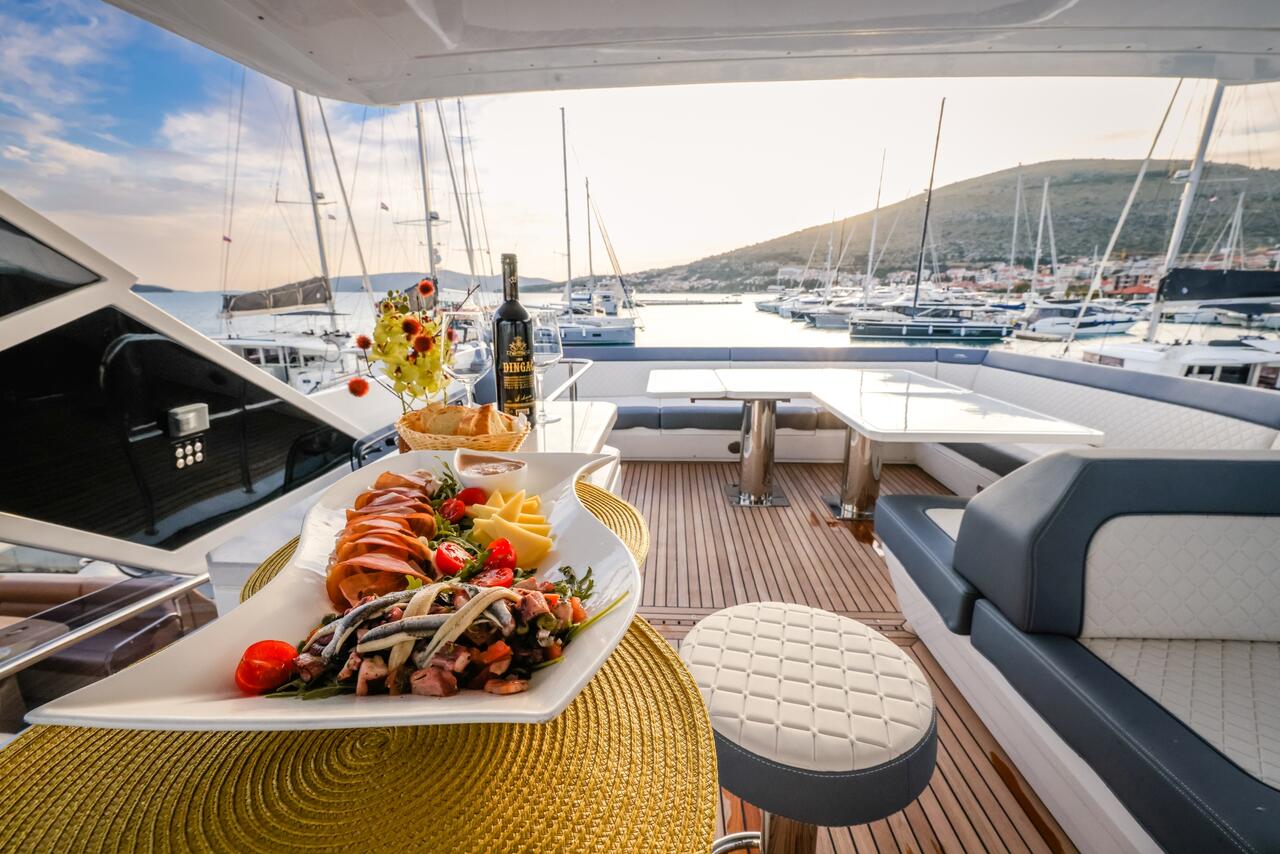 Galeon 640 Fly — photo 11