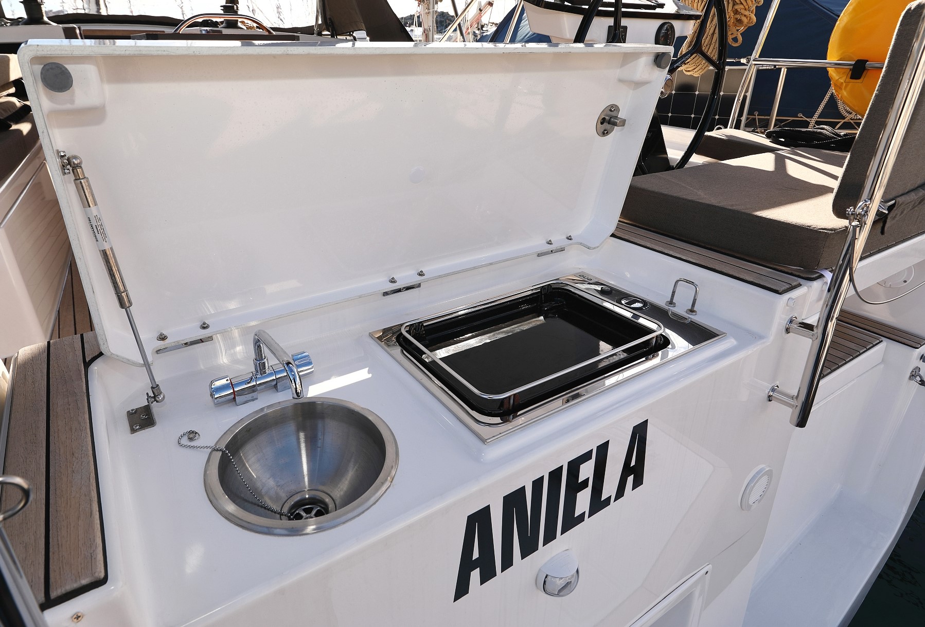 Dufour 41 - 4 cab. — photo 46