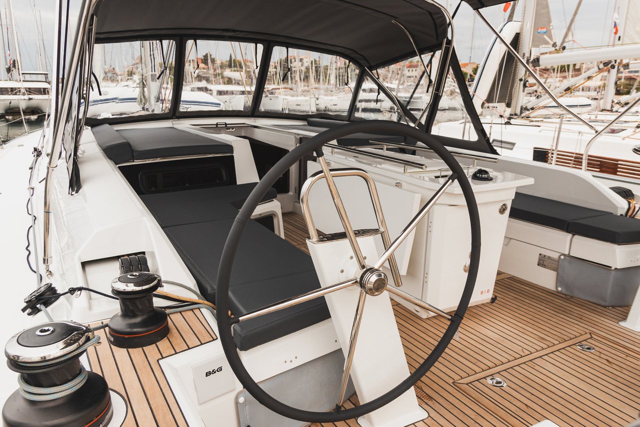 Oceanis 51.1 - 5 + 1 cab. — photo 9