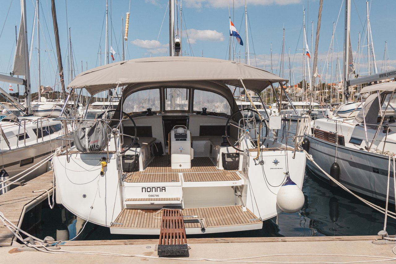 Sun Odyssey 490 - 5 + 1 cab. — photo 1