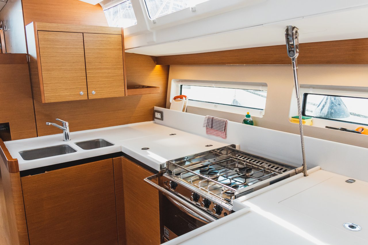 Sun Odyssey 490 - 5 + 1 cab. — photo 12