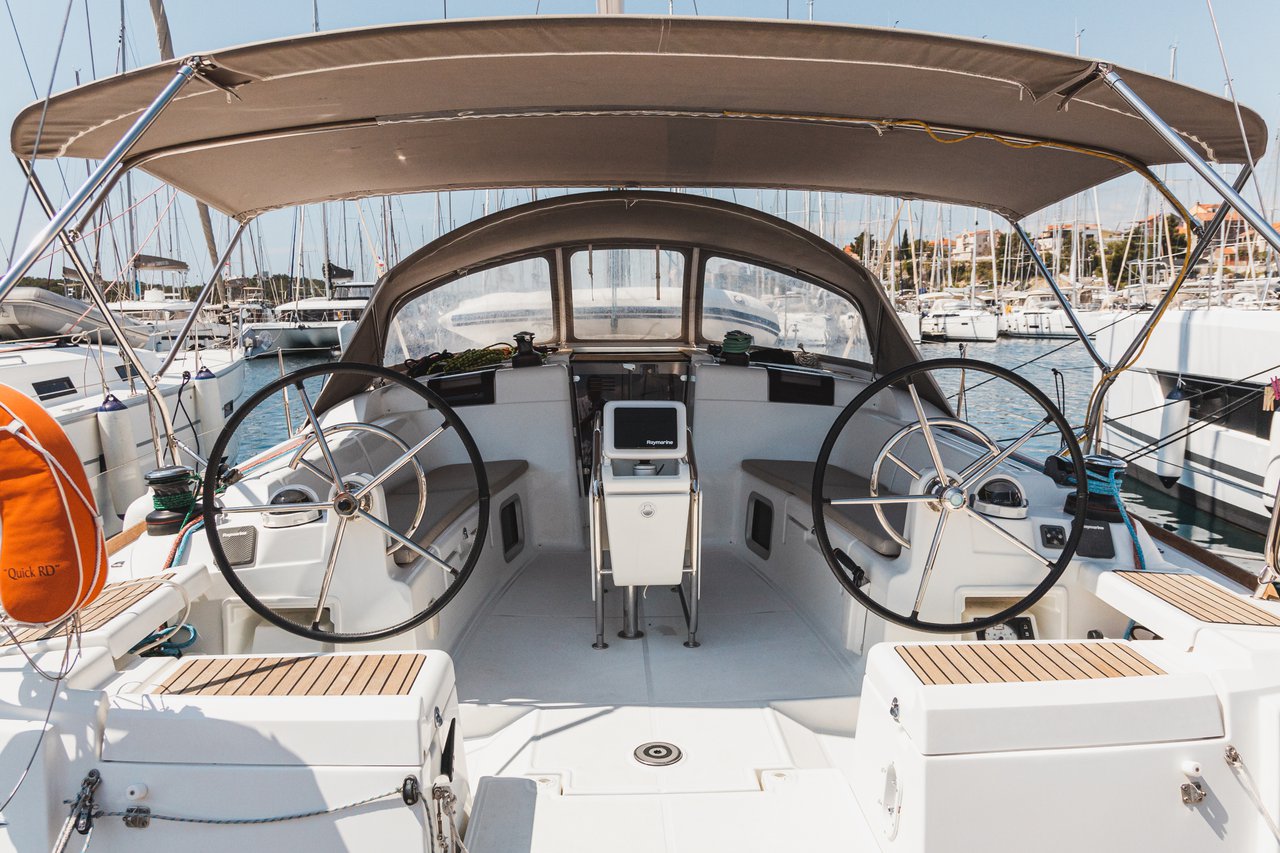 Sun Odyssey 449 — photo 4
