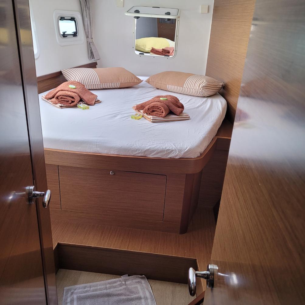 Lagoon 42 - 4 + 2 cab. — photo 11