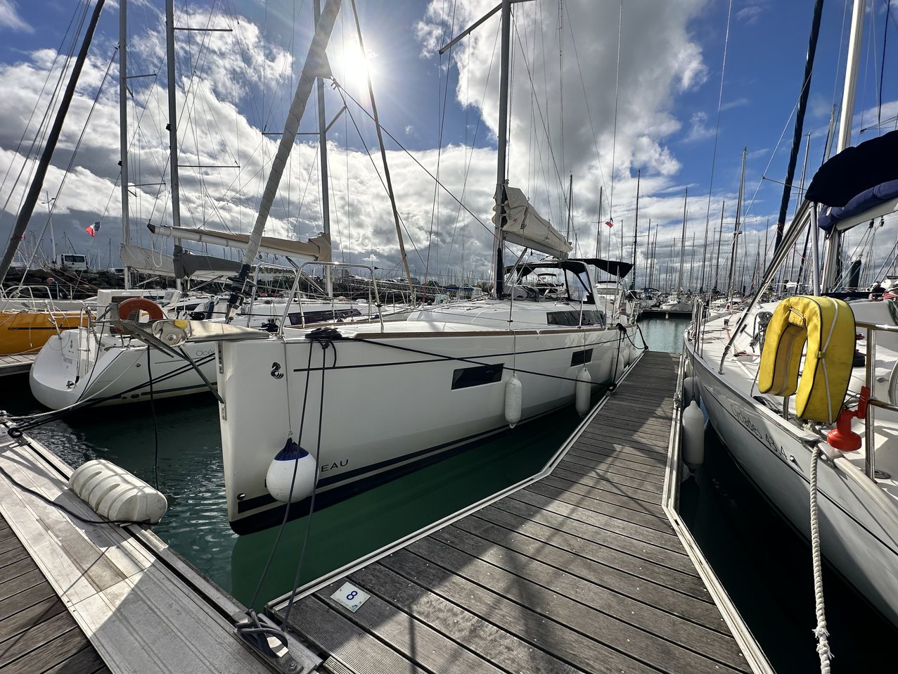 Oceanis 38.1 — photo 1