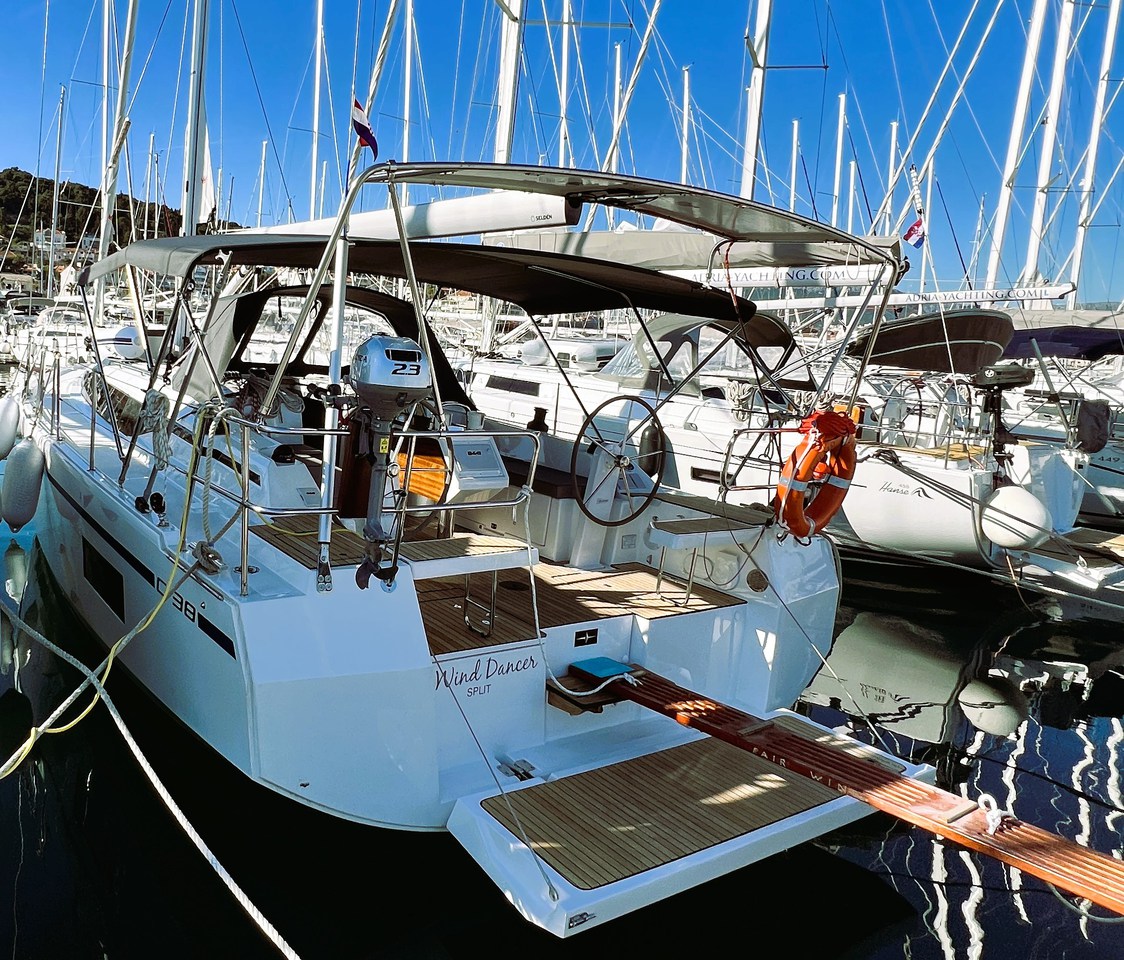 Bavaria C38 — photo 4