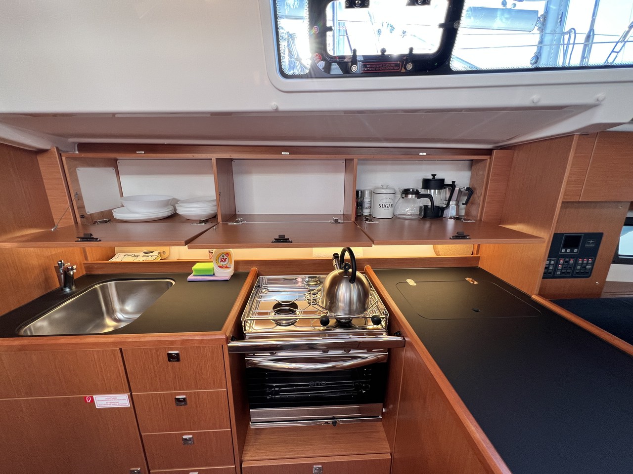 Bavaria C38 — photo 15