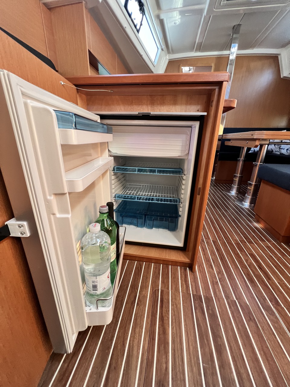 Bavaria C38 — photo 17