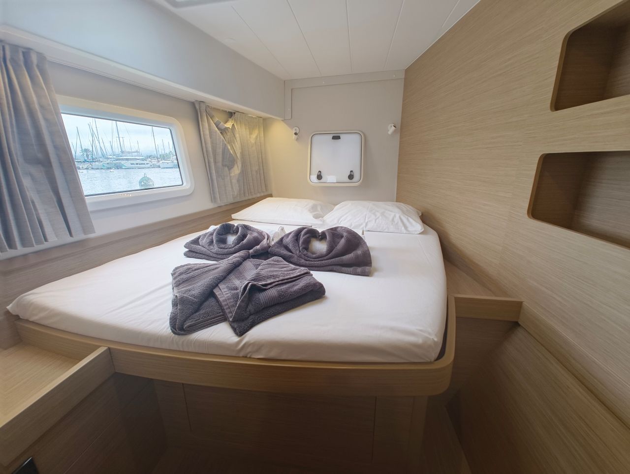 Lagoon 42 - 4 + 2 cab. — photo 9