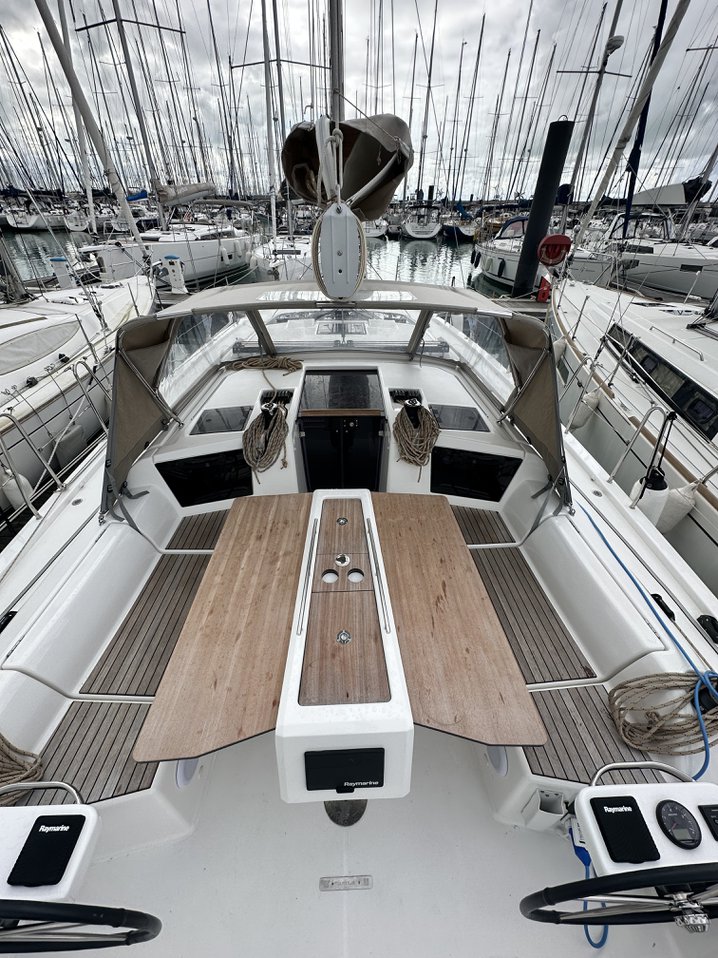 Dufour 390 — photo 7
