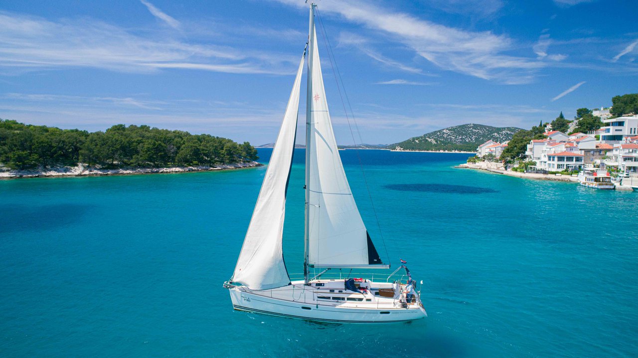Sun Odyssey 42i — photo 1
