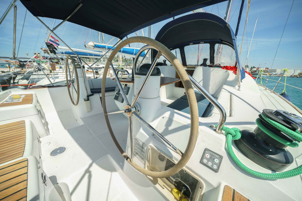 Sun Odyssey 42i — photo 12