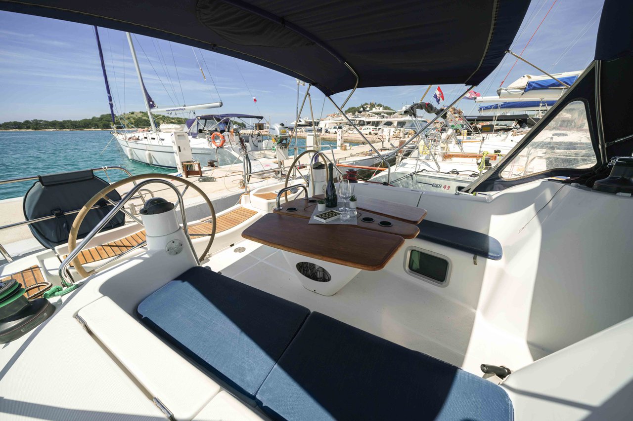 Sun Odyssey 42i — photo 15