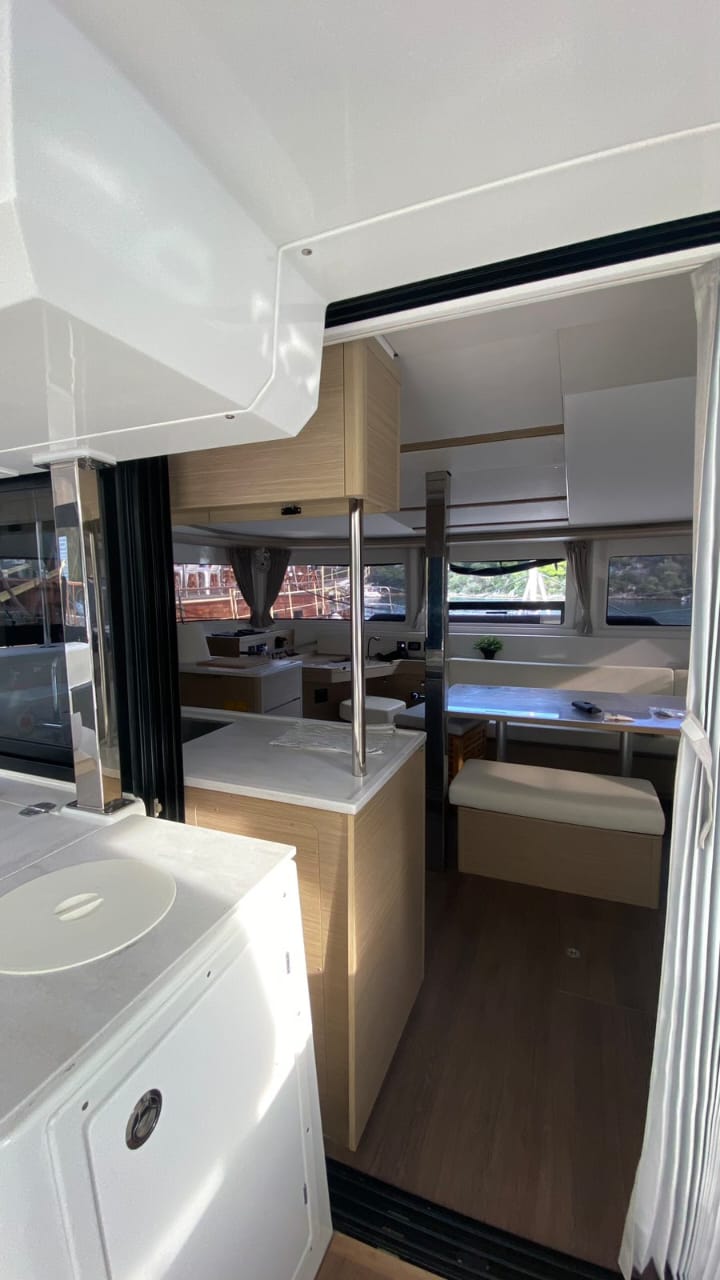 Lagoon 46 - 4 + 2 cab. — photo 8