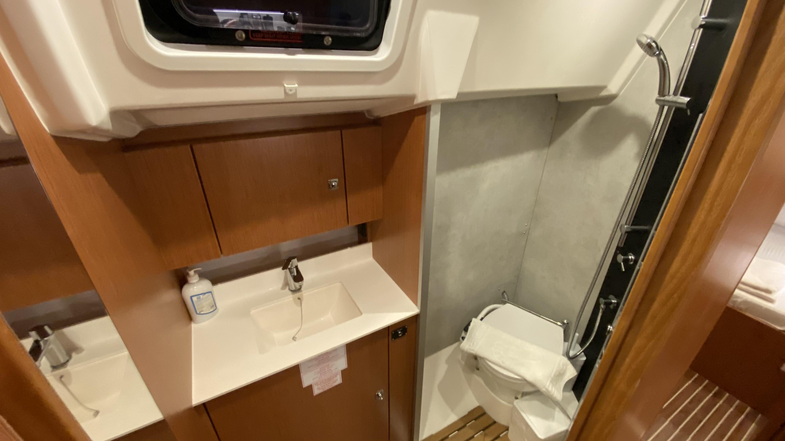 Bavaria C38 — photo 7