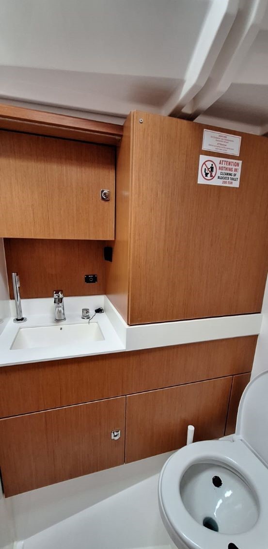 Bavaria C45 - 4 cab. — photo 12