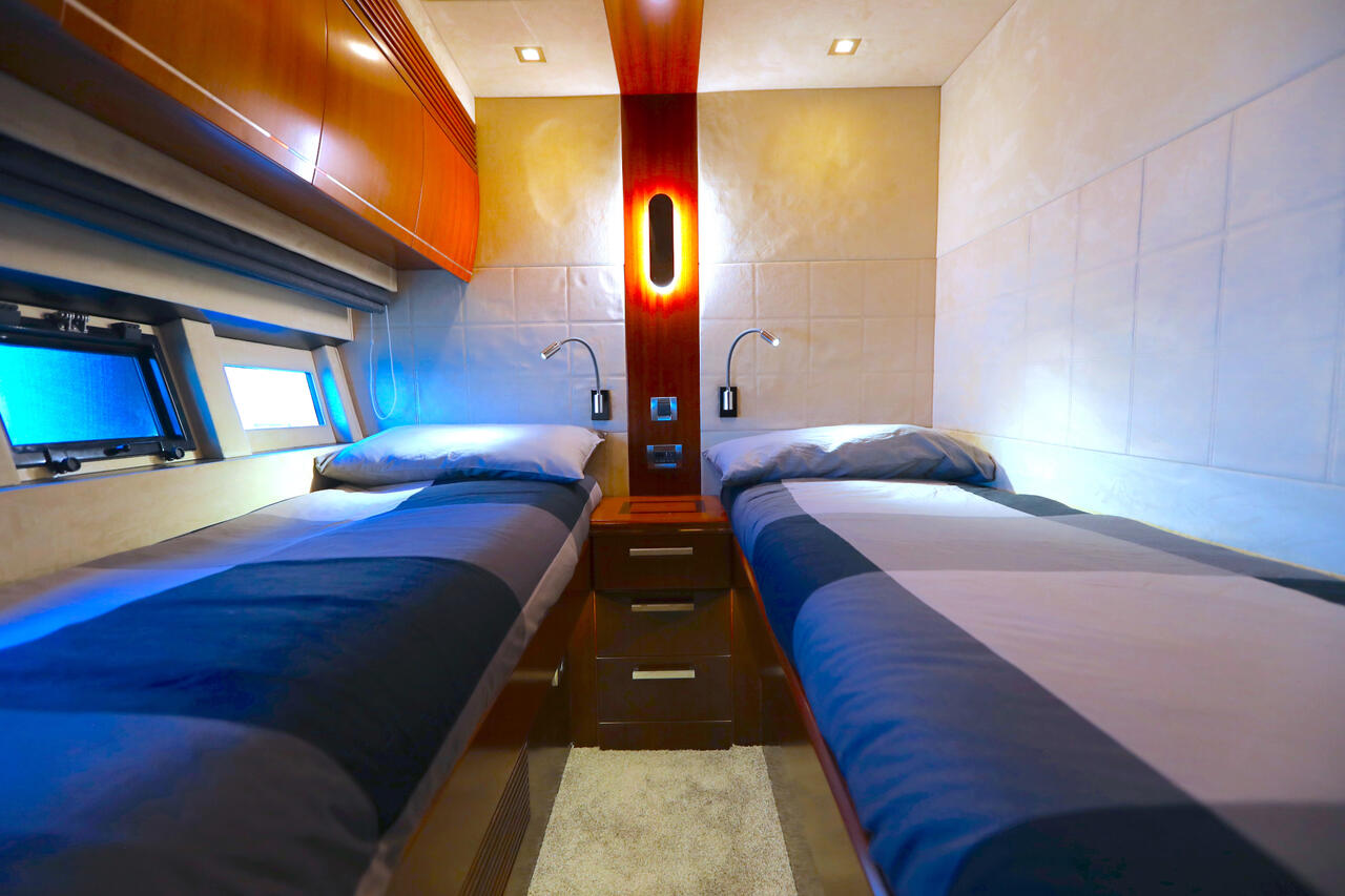 Galeon 640 Fly — photo 10