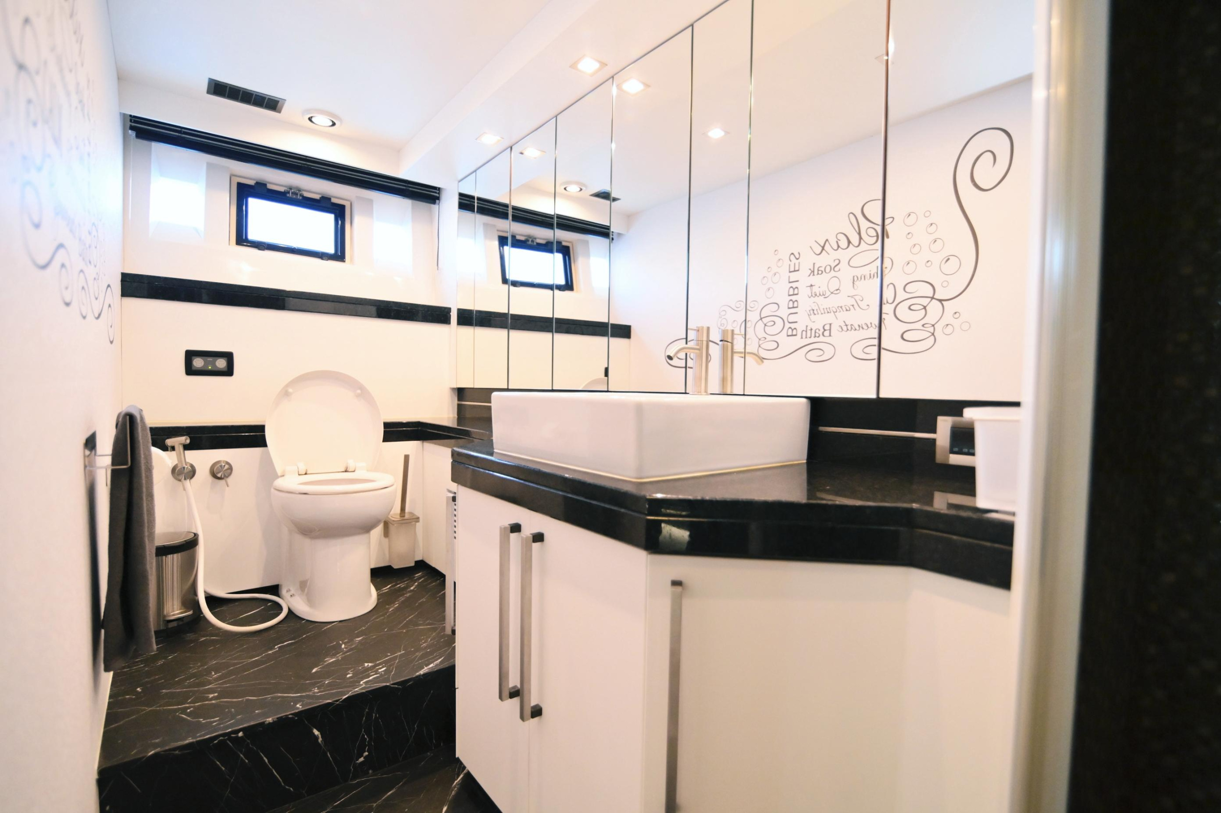 Galeon 640 Fly — photo 13
