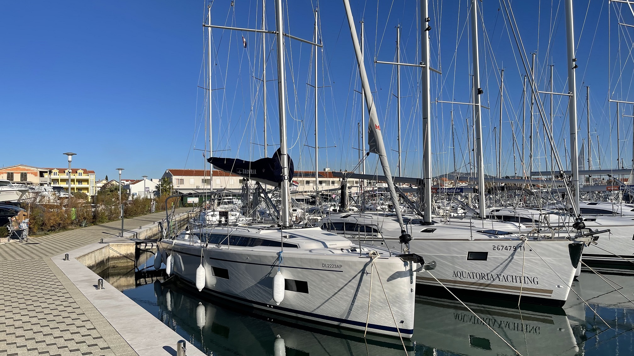 Bavaria C42 — photo 3