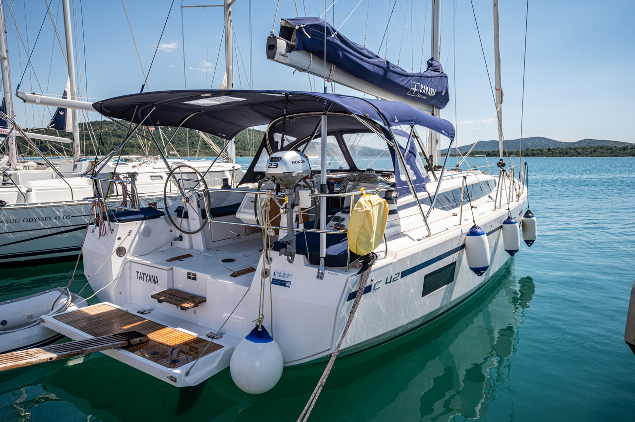 Bavaria C42 — photo 5