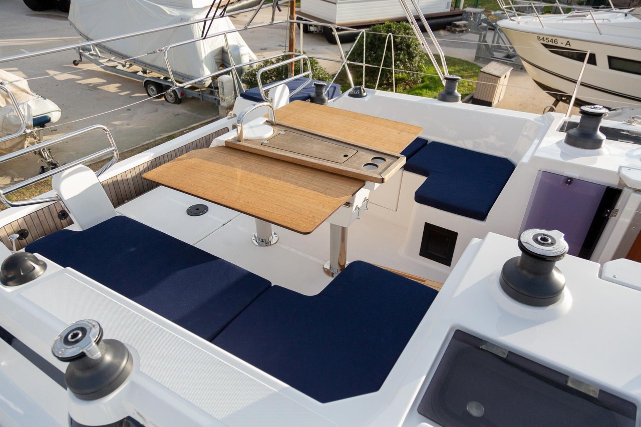 Bavaria C42 — photo 6