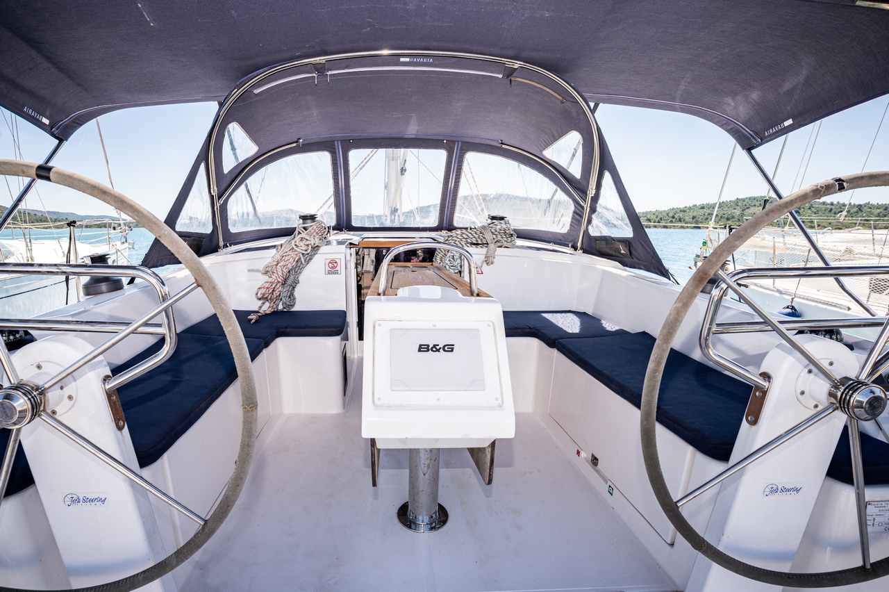 Bavaria C42 — photo 9
