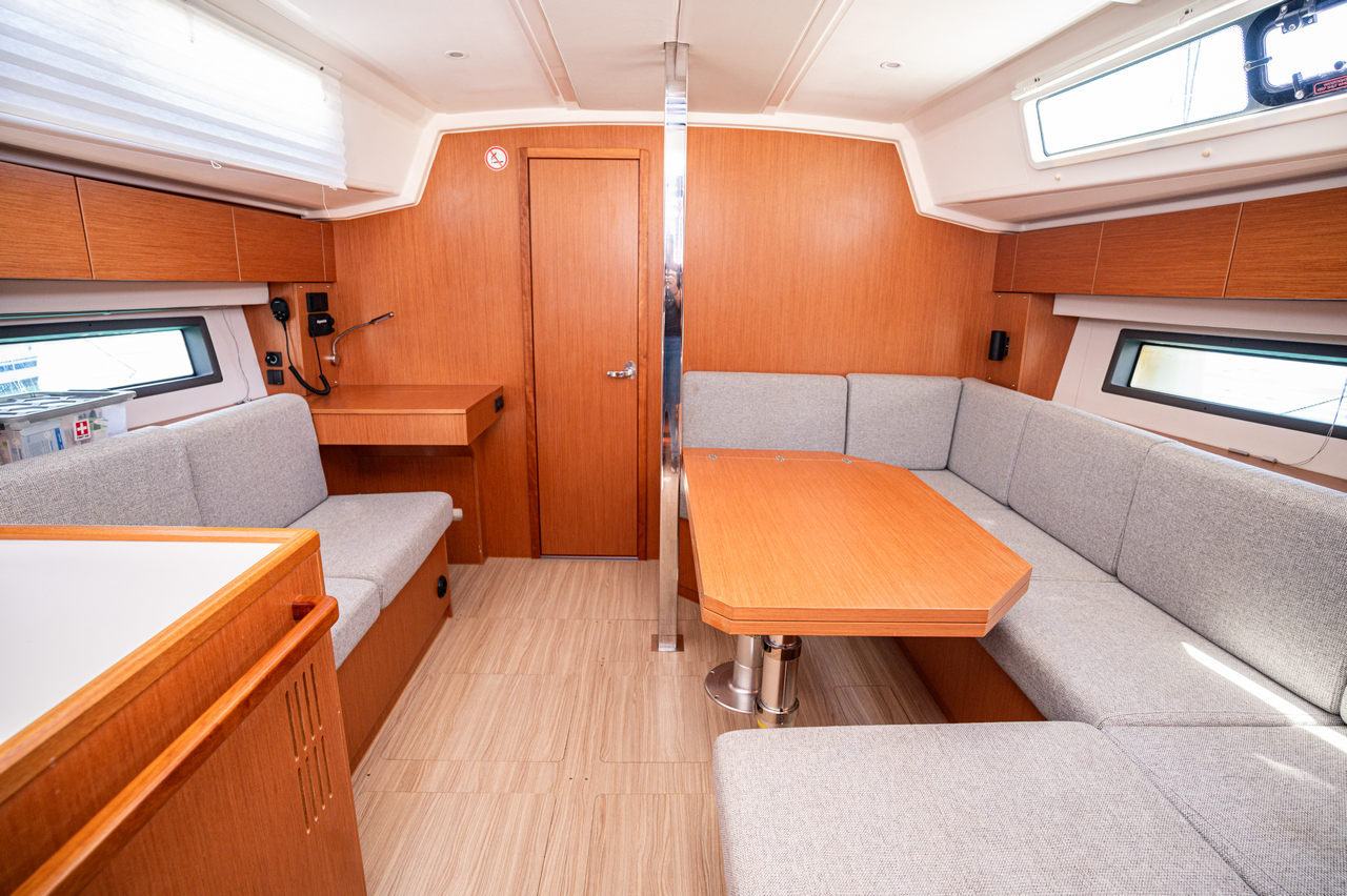 Bavaria C42 — photo 15