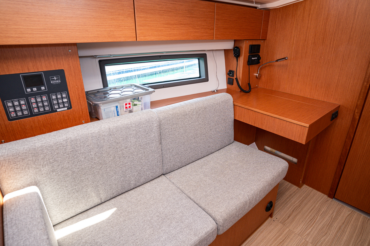 Bavaria C42 — photo 17