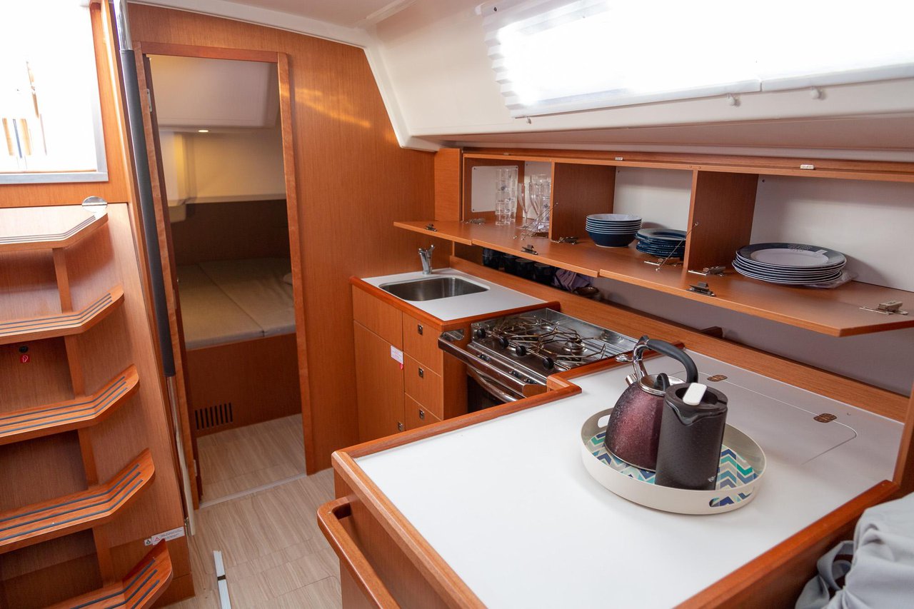 Bavaria C42 — photo 20
