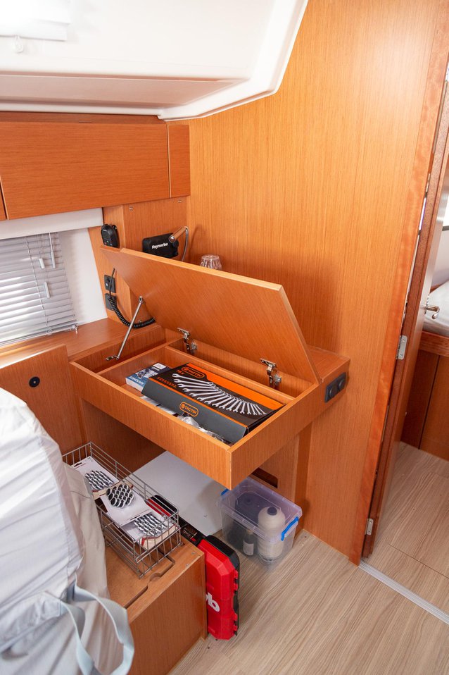 Bavaria C42 — photo 21