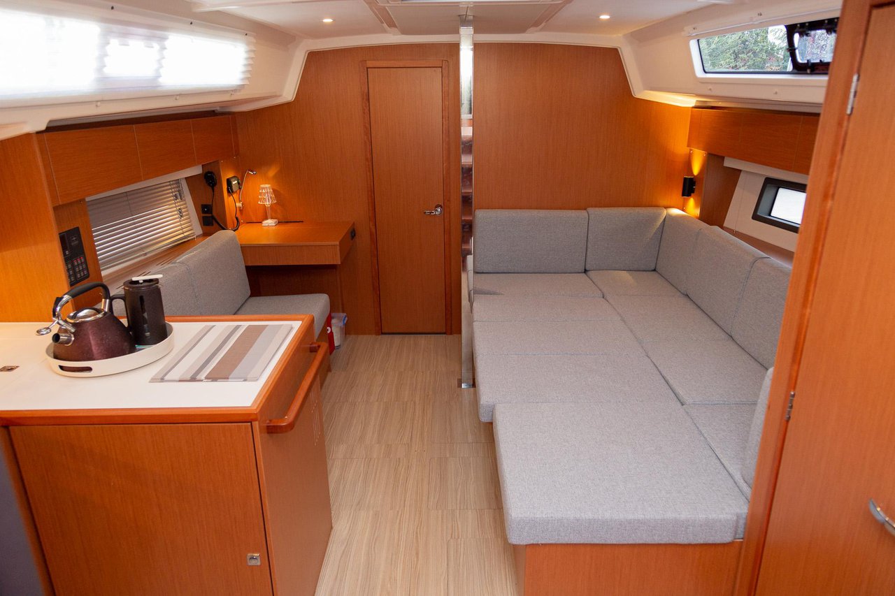 Bavaria C42 — photo 22