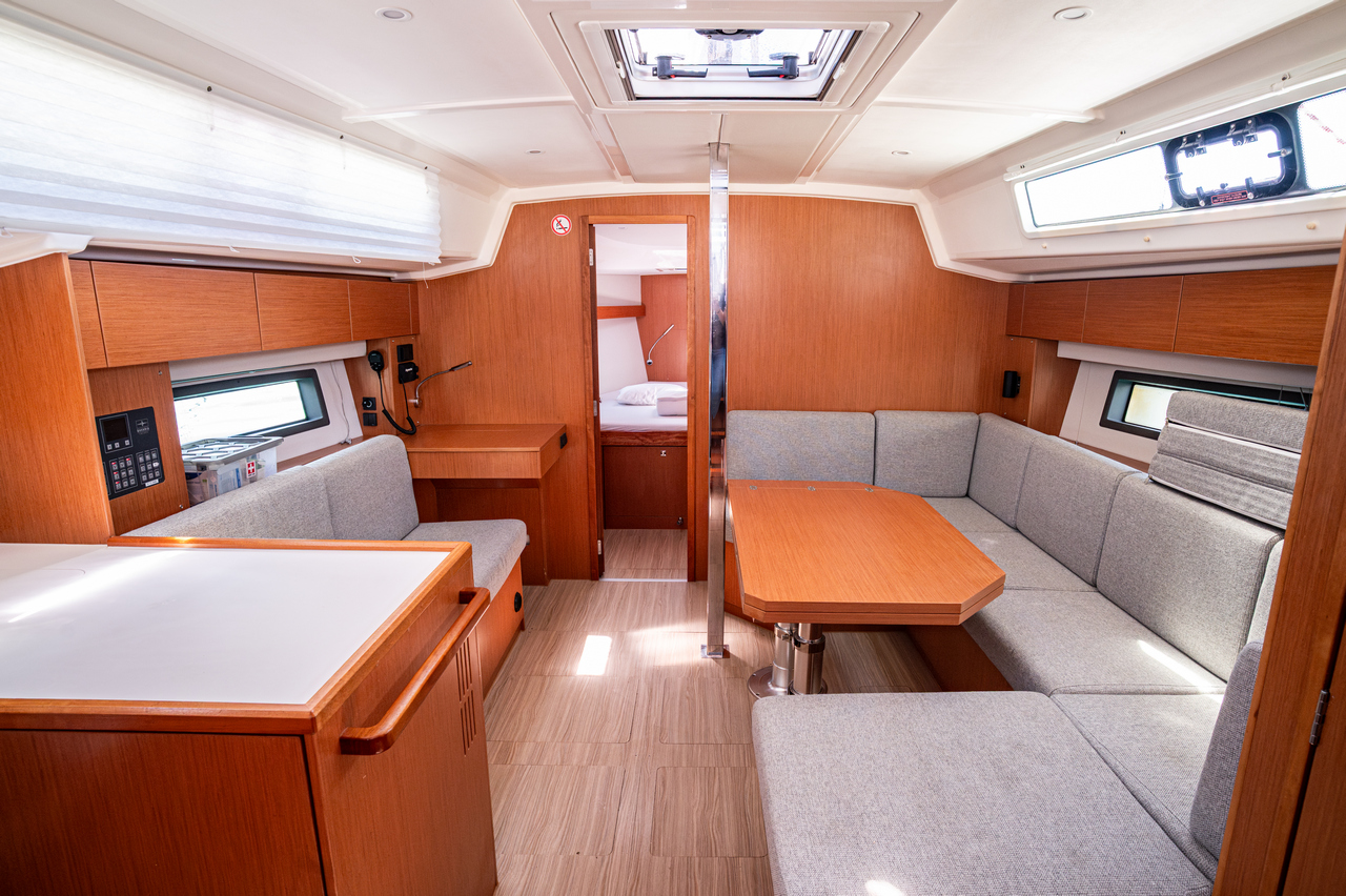 Bavaria C42 — photo 25