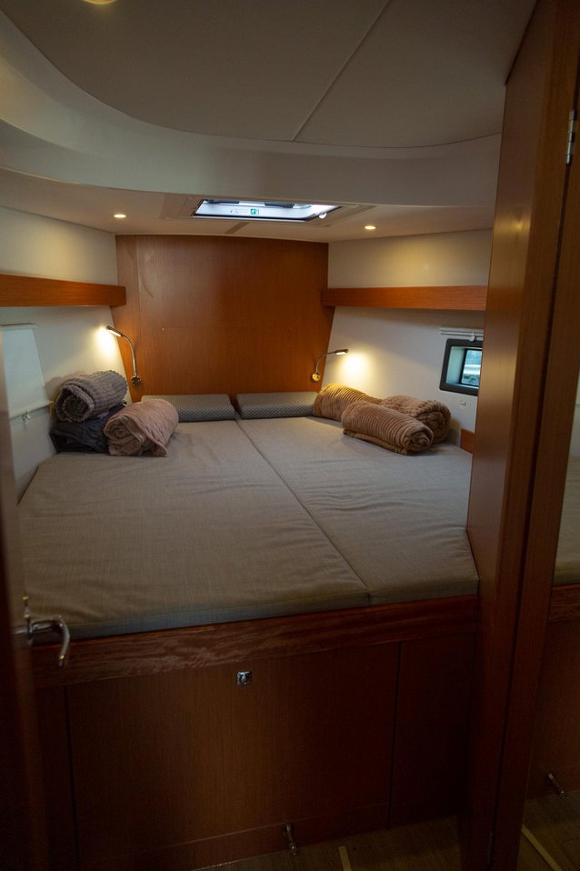 Bavaria C42 — photo 30