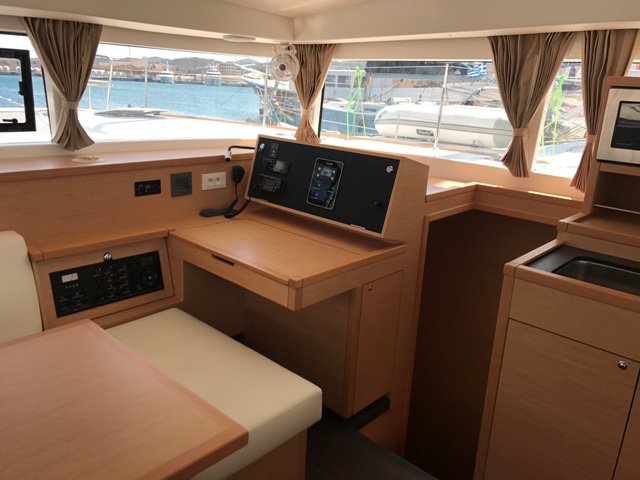 Lagoon 400 S2 - 4 + 2 cab. — photo 6