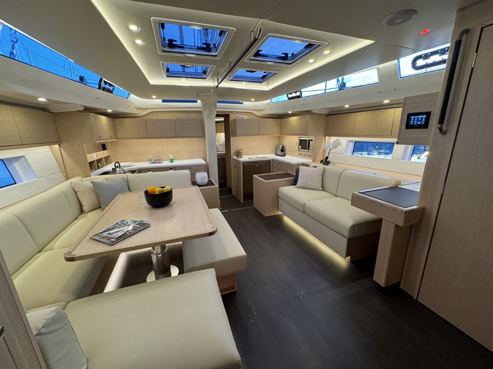 Bavaria C57 Style - 5 + 1 cab. — photo 4