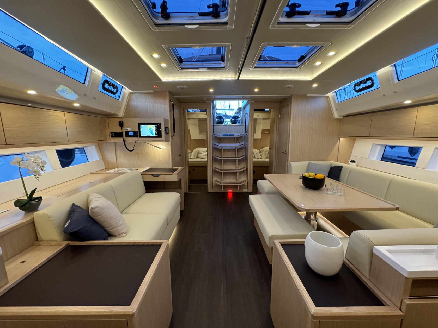 Bavaria C57 Style - 5 + 1 cab. — photo 6
