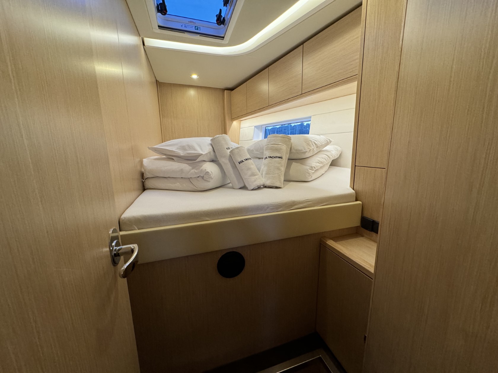 Bavaria C57 Style - 5 + 1 cab. — photo 26