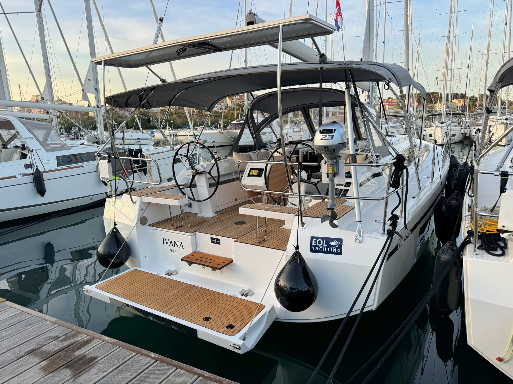 Bavaria C42 — photo 5