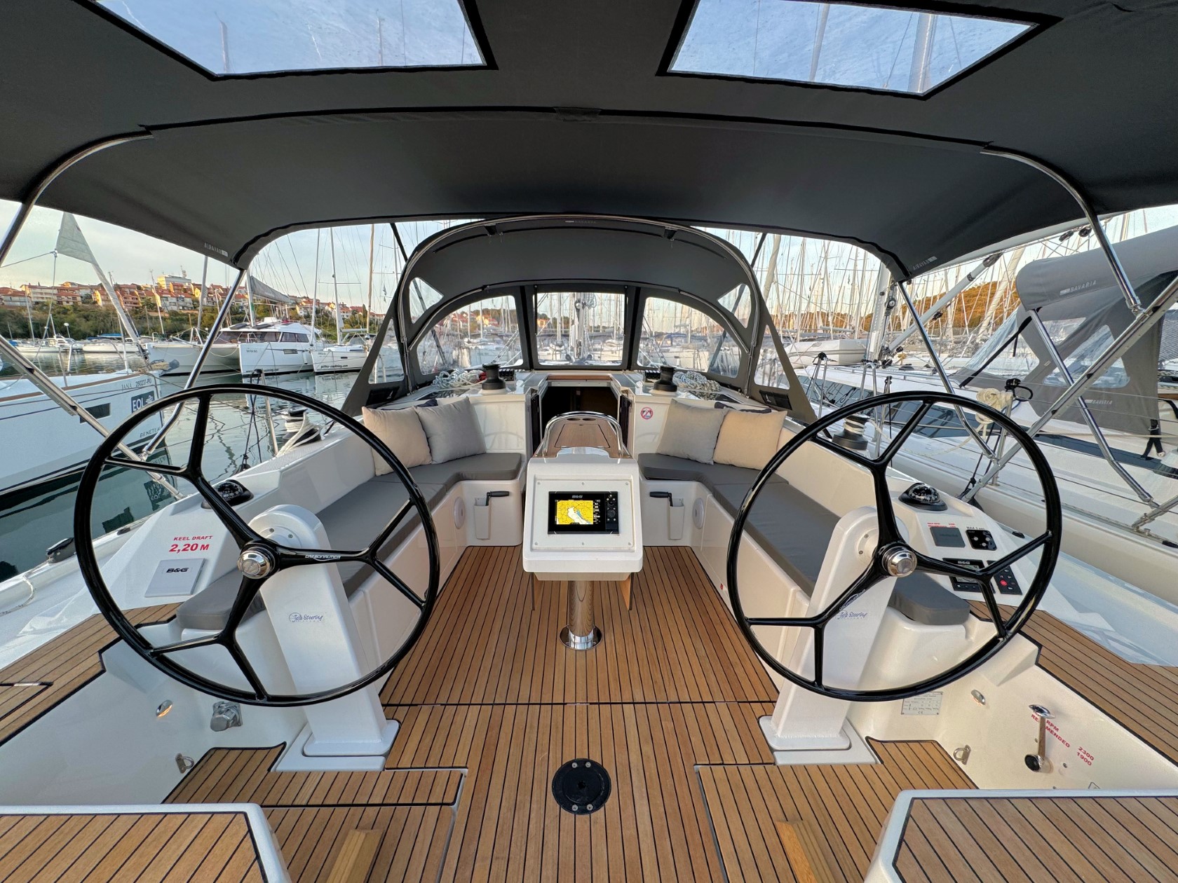 Bavaria C42 — photo 11