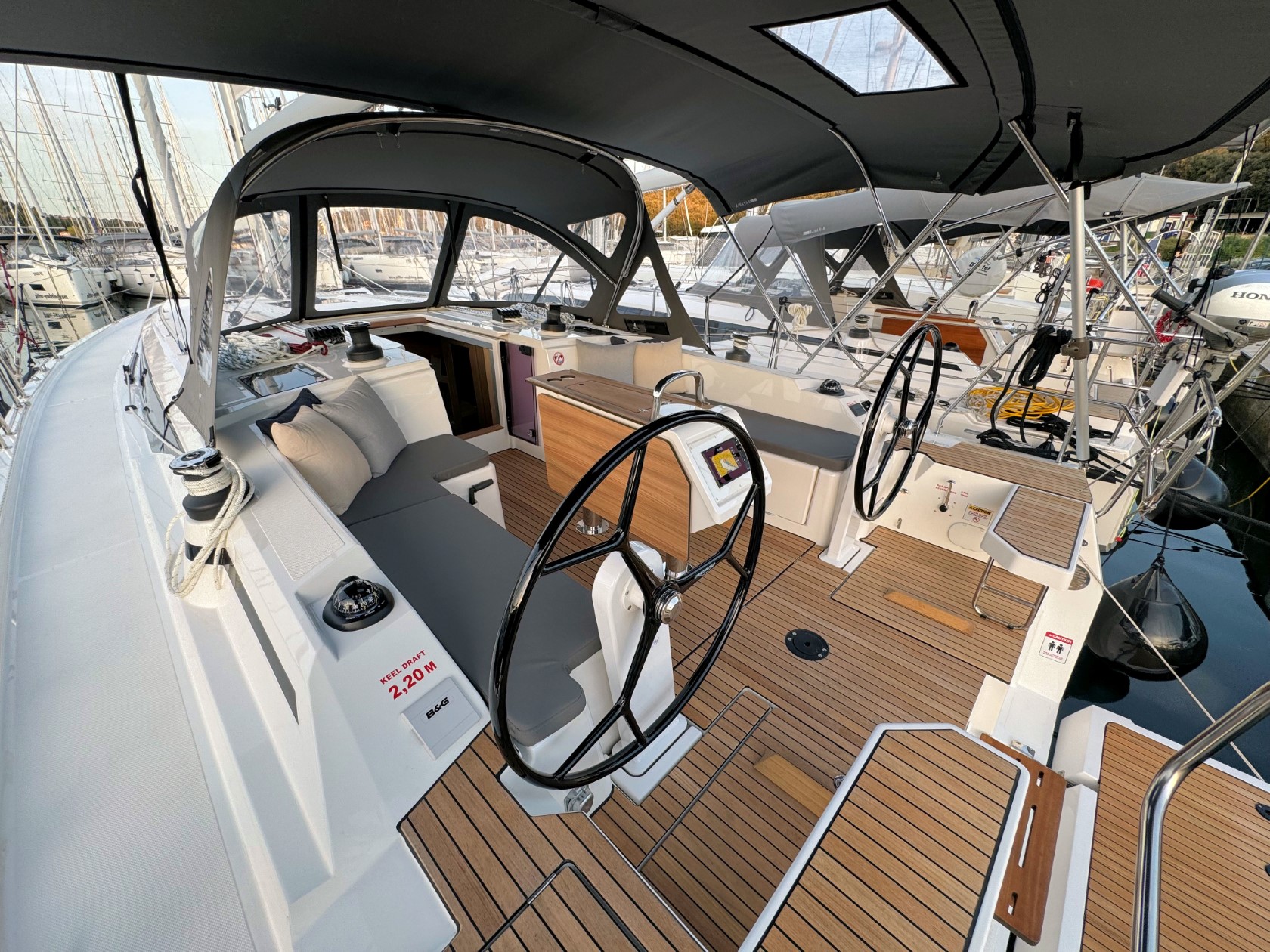 Bavaria C42 — photo 12