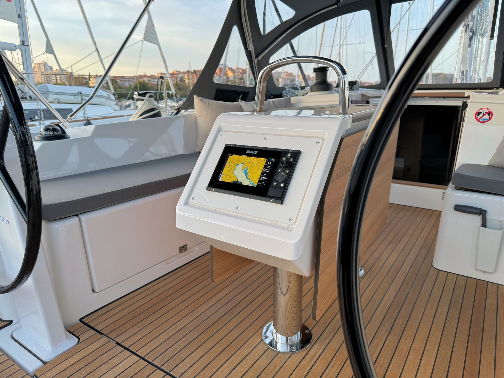Bavaria C42 — photo 14