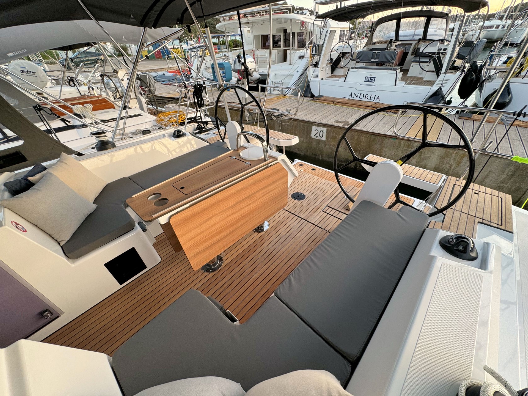 Bavaria C42 — photo 15