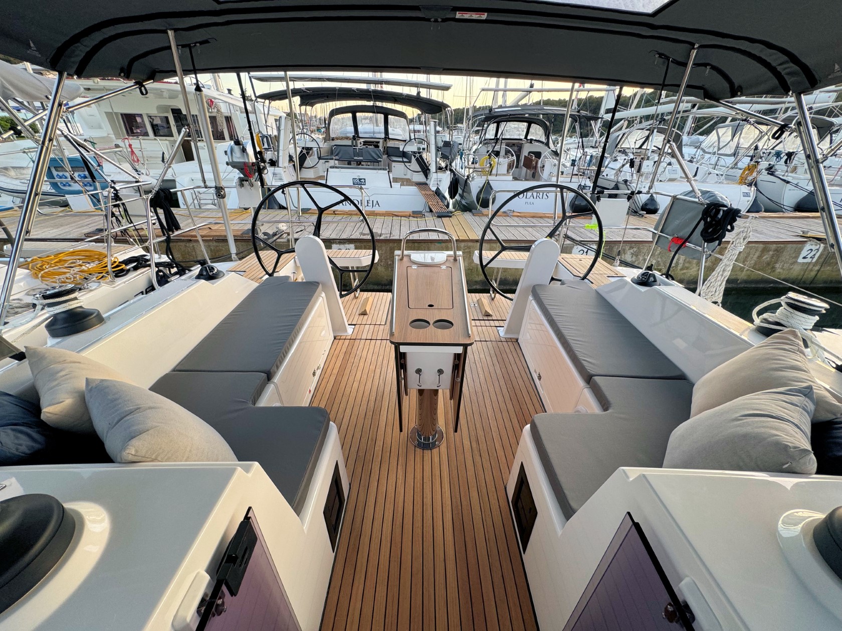 Bavaria C42 — photo 16