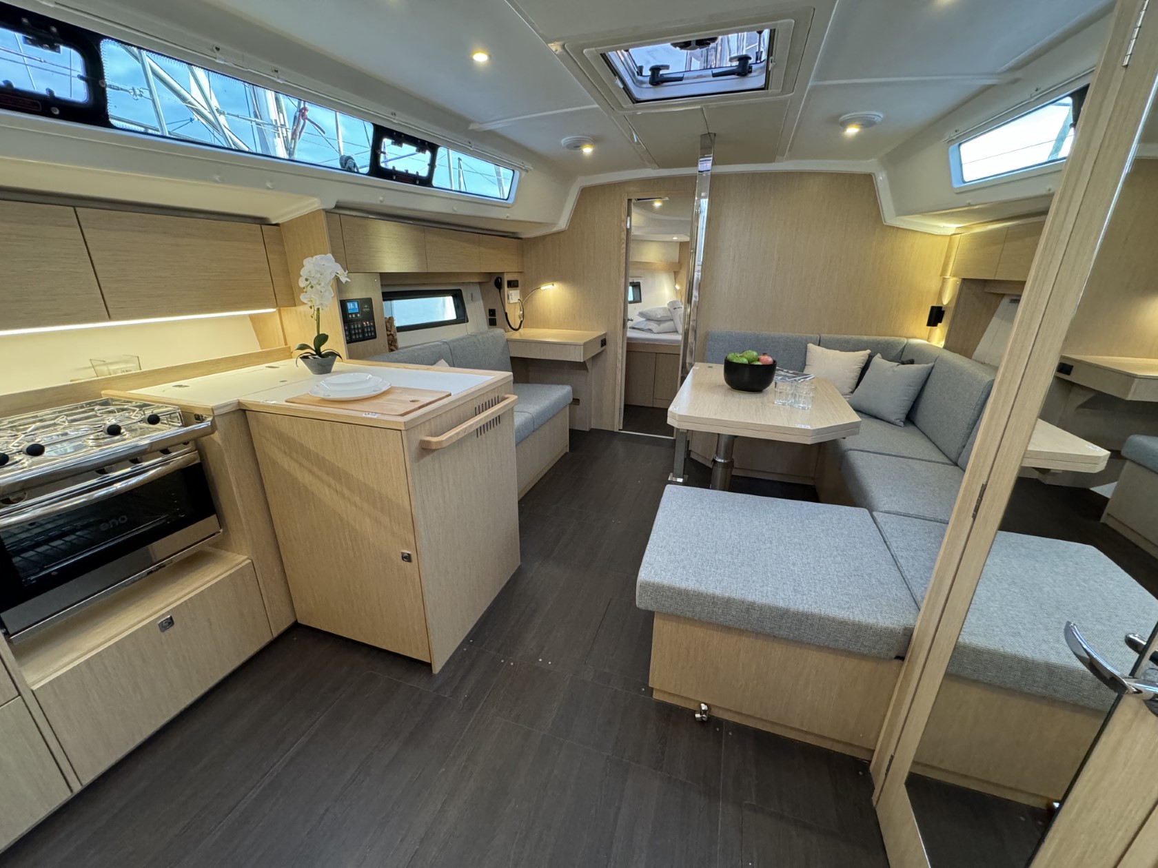 Bavaria C42 — photo 23