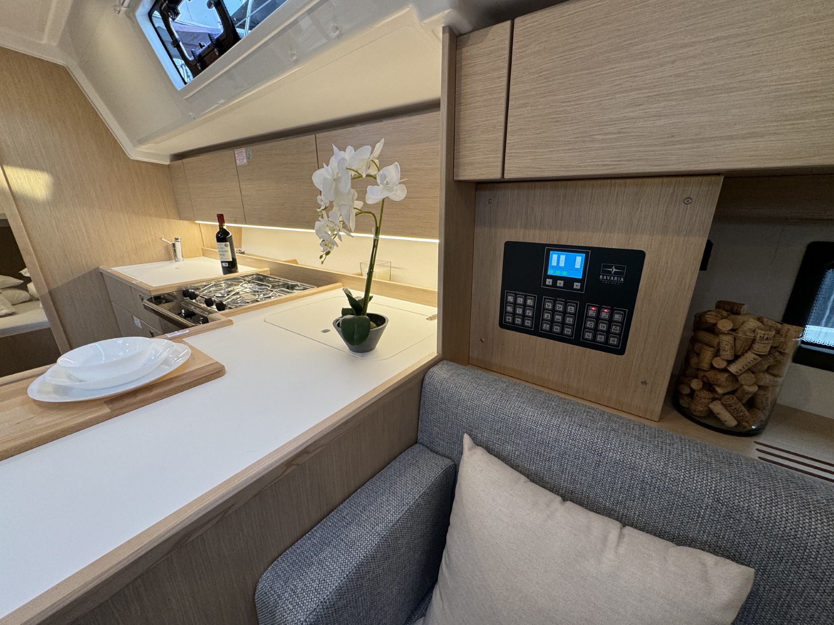 Bavaria C42 — photo 30