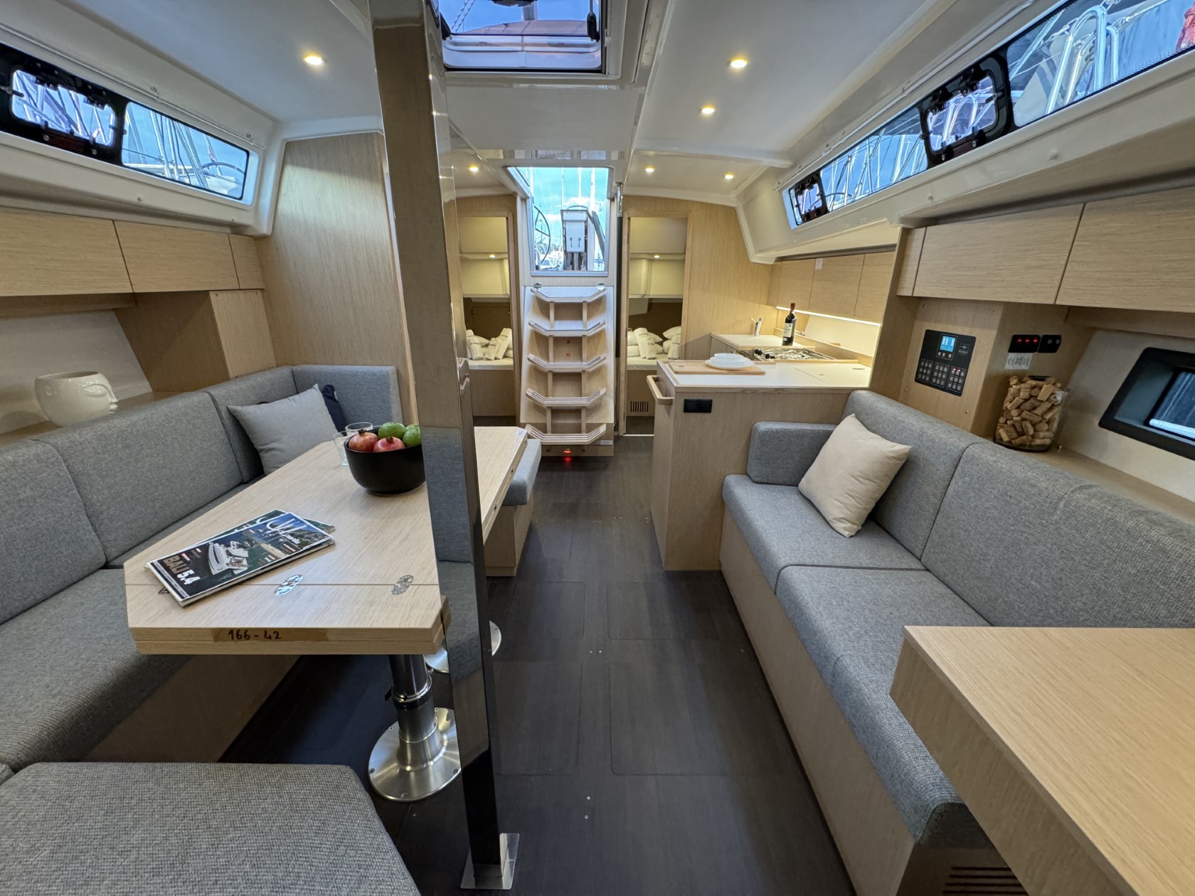 Bavaria C42 — photo 31