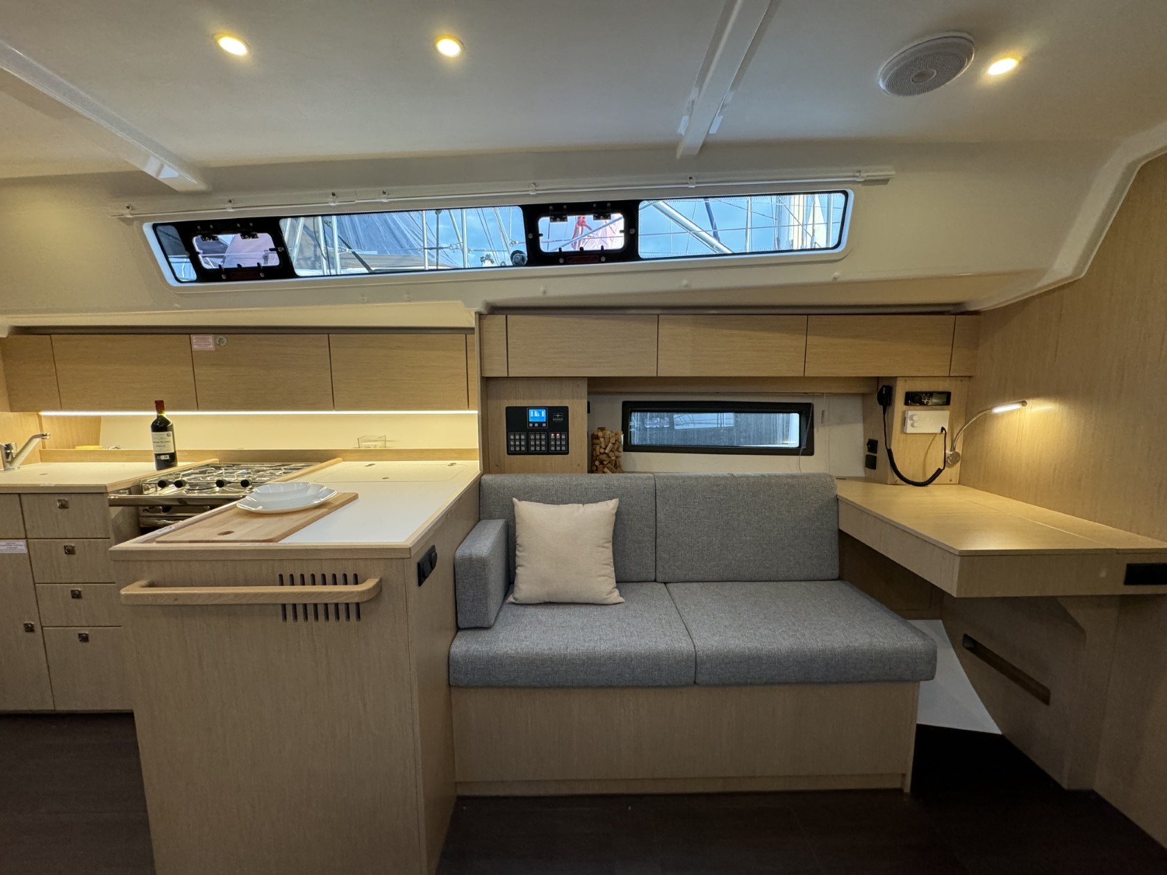 Bavaria C42 — photo 35